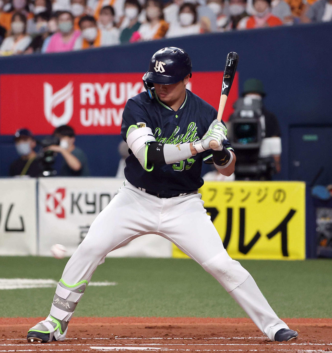 巨人対ヤクルト　2回表ヤクルト無死、村上は四球を選ぶ（撮影・上田博志）