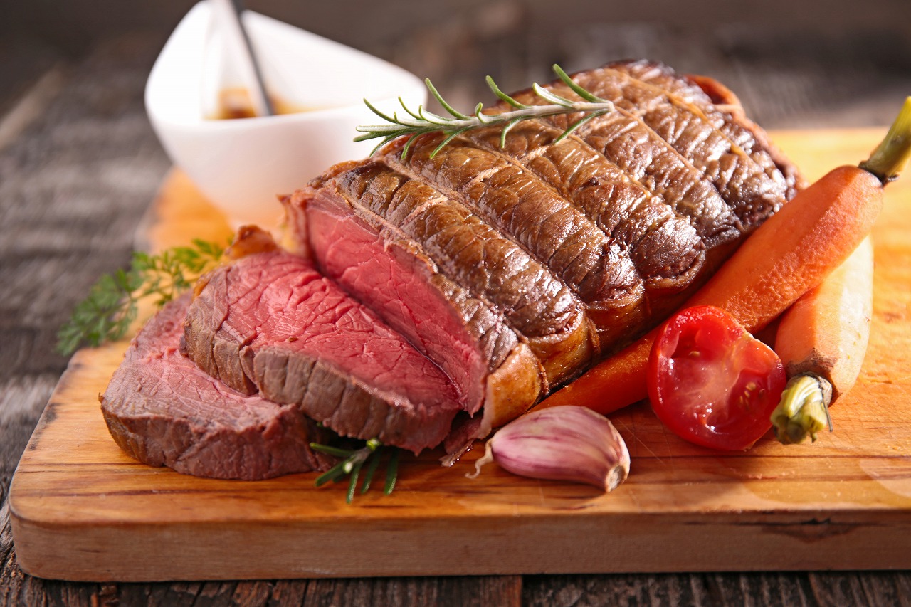 ニッポンハムグループの「ミートフル」の肉料理（C)H.N.F.