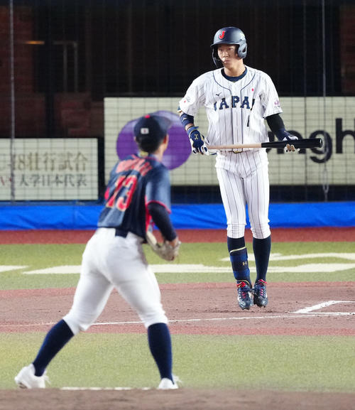 高校日本代表対大学日本代表　1回裏大学日本代表無死、四球を選んだ矢沢（撮影・江口和貴）