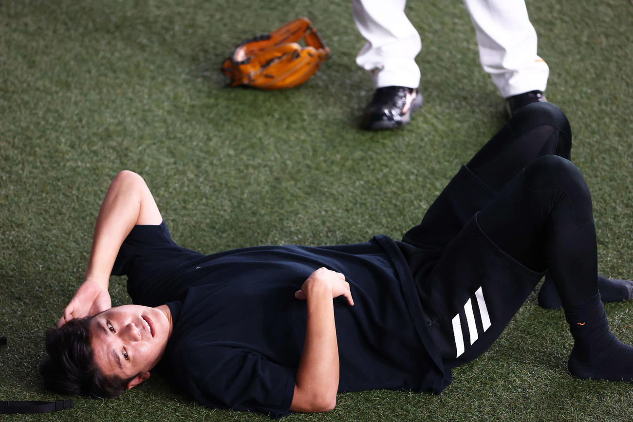 巨人対ヤクルト　試合前、早出で調整する巨人坂本（撮影・河田真司）