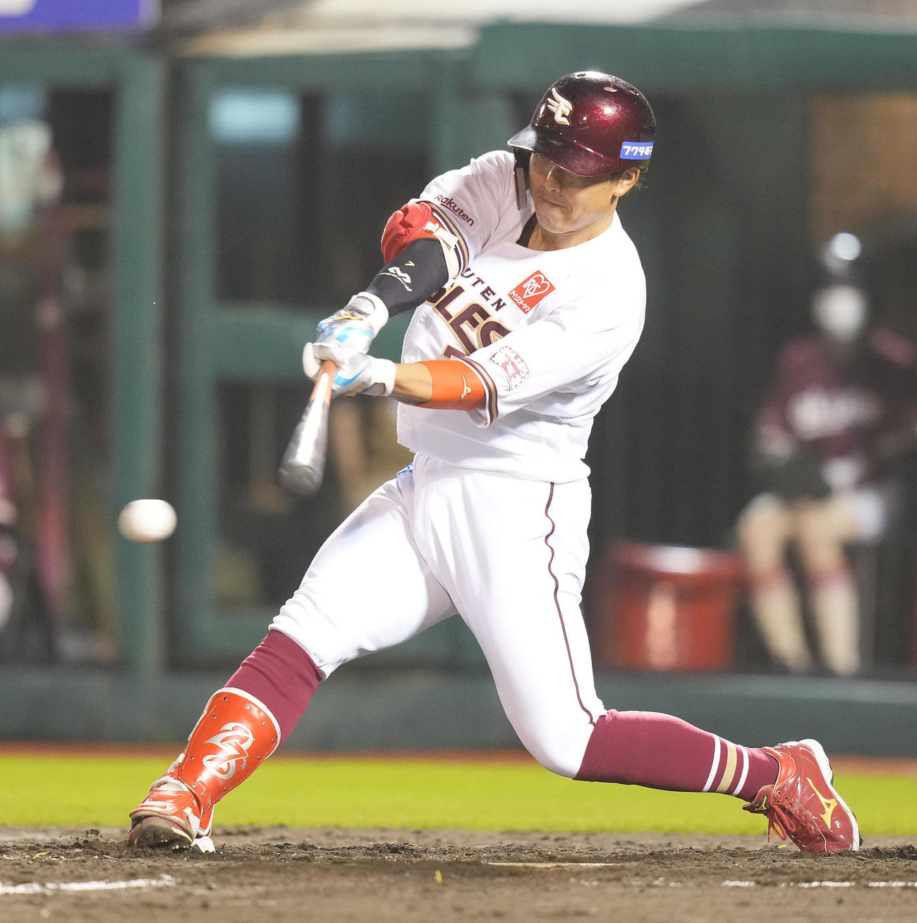 楽天対オリックス　2回裏楽天無死一、三塁、右前適時打を放つ鈴木大（撮影・鈴木みどり）