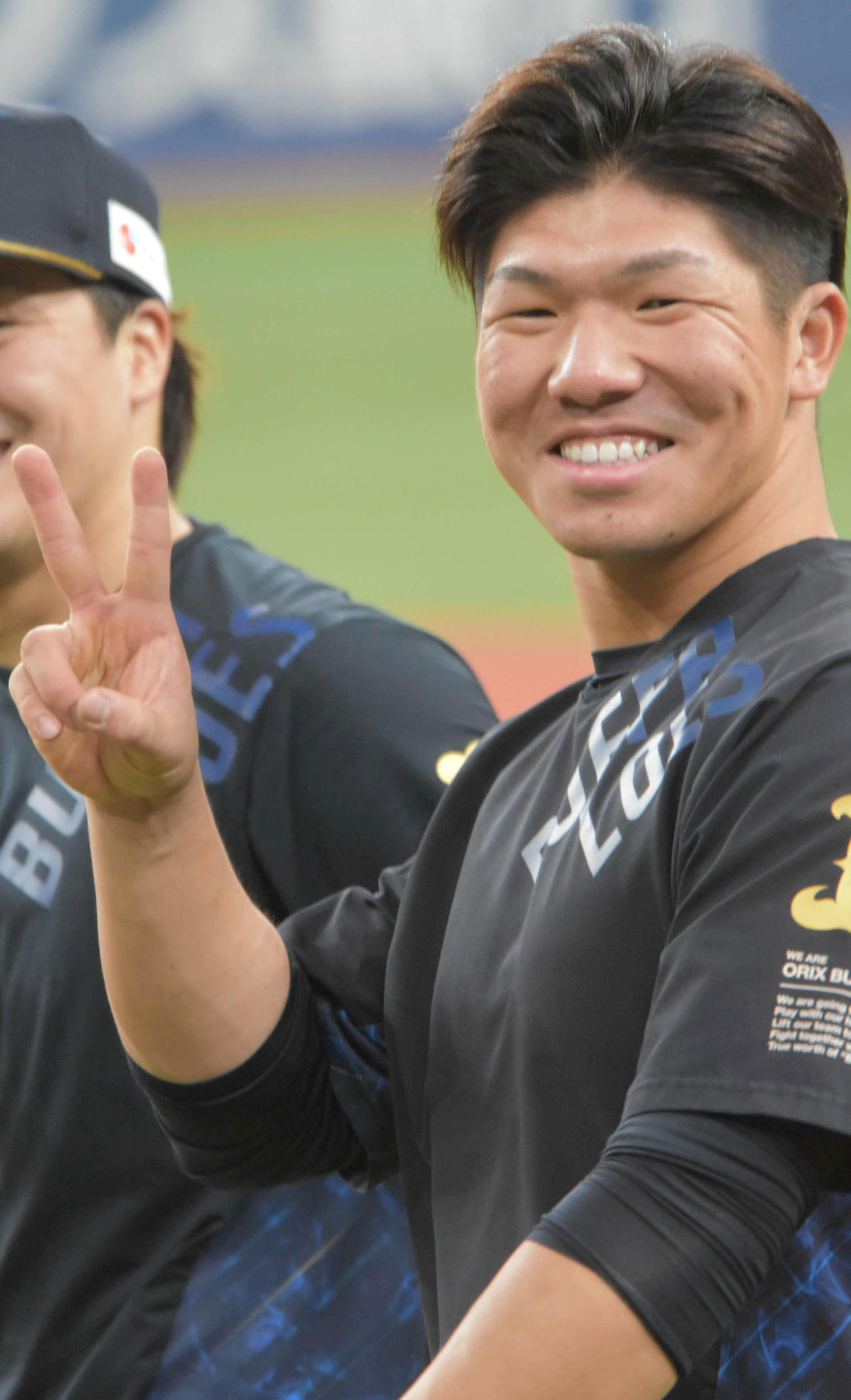 ピースサインで快く撮影に応じるオリックス頓宮は、この日、自身初の2打席連続本塁打を放った（撮影・真柴健）