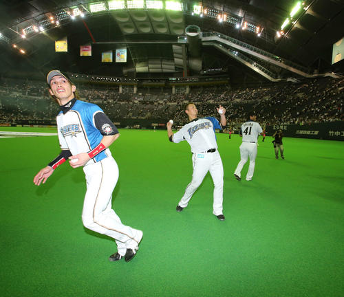 日本ハム連載】初の3連発 中田翔→稲葉篤紀→陽岱鋼 3年ぶりリーグ