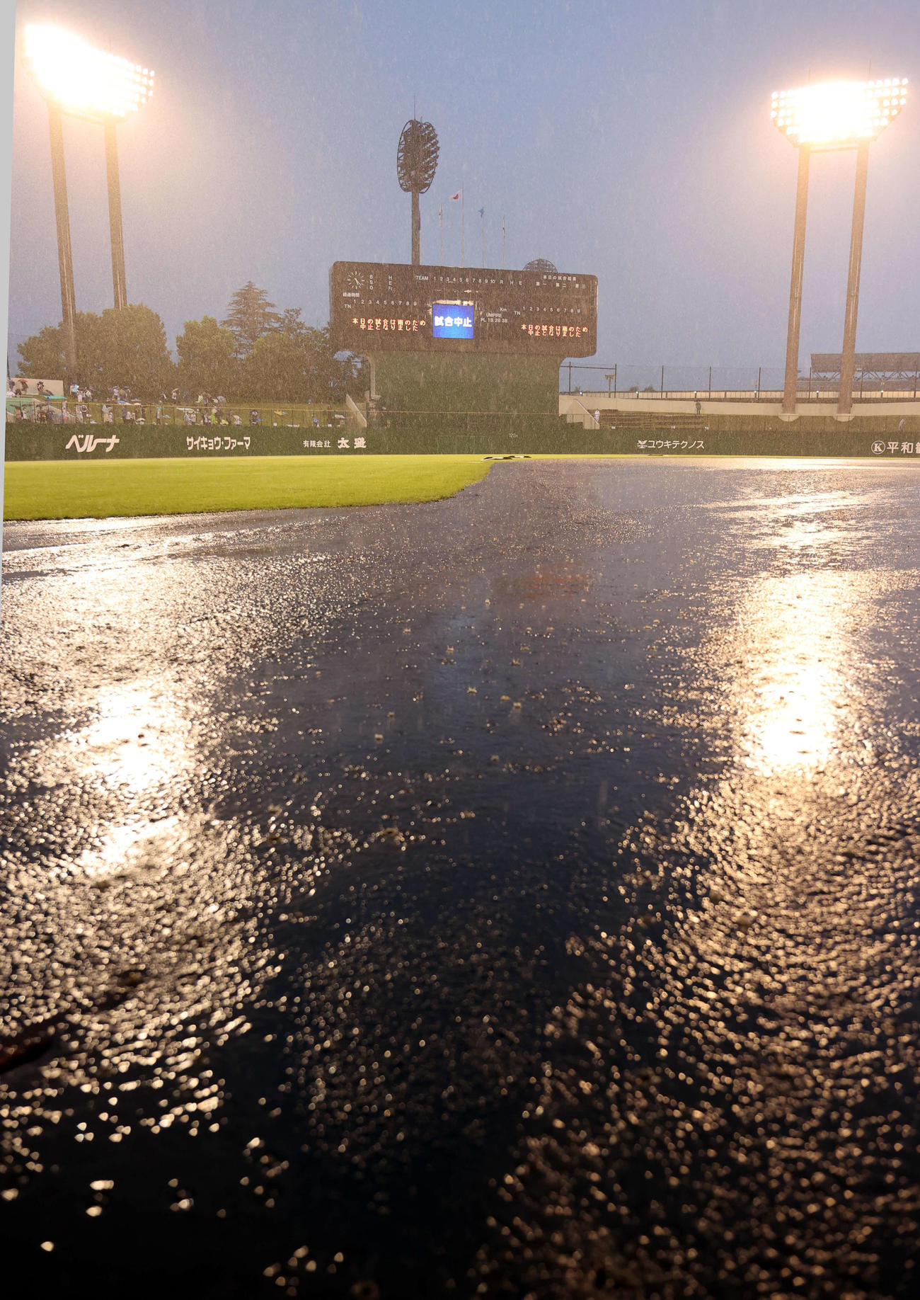 西武対日本ハム　大雨で中止となった県営大宮球場（撮影・浅見桂子）