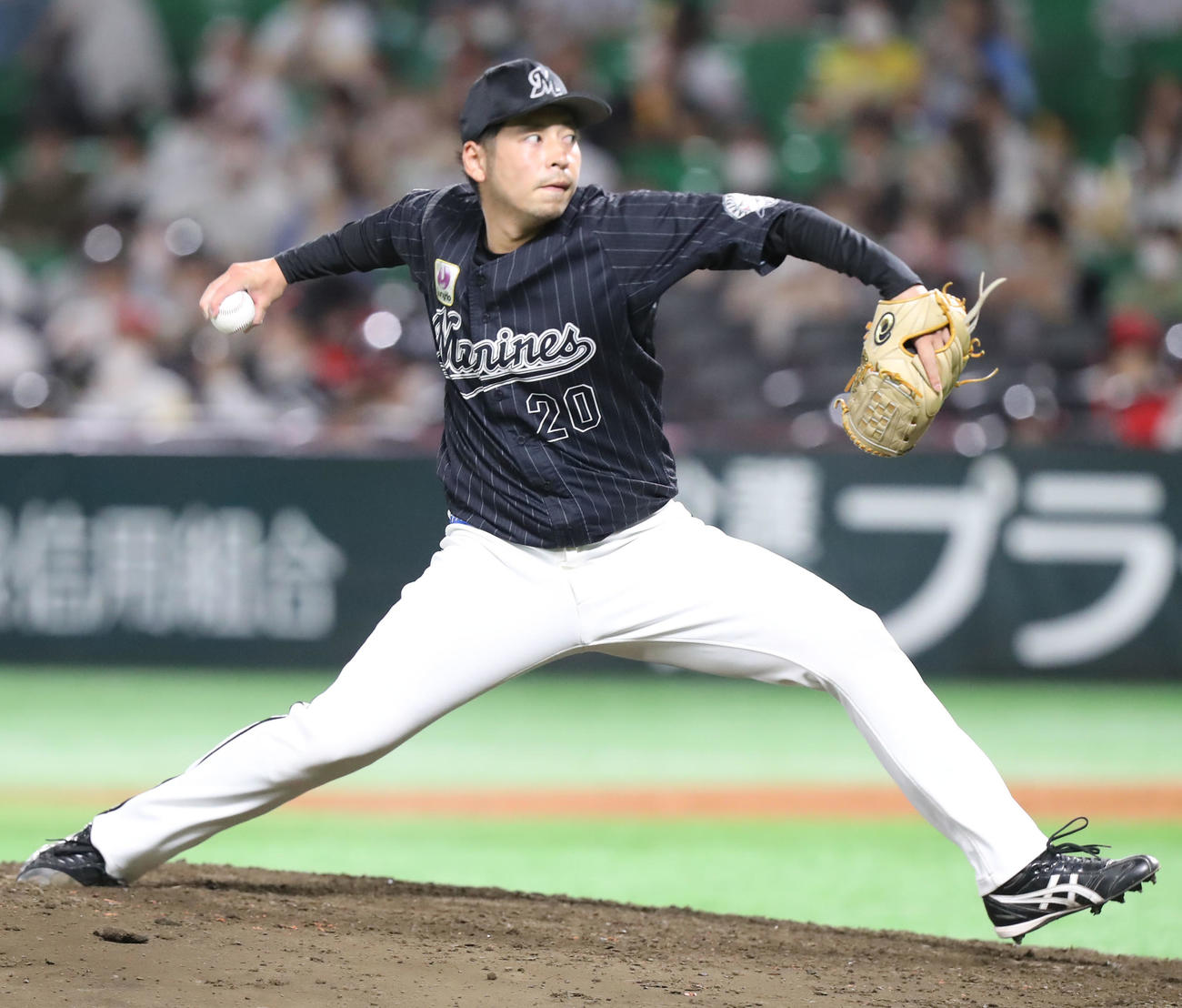ソフトバンク対ロッテ　8回裏から登板した東條（撮影・屋方直哉）