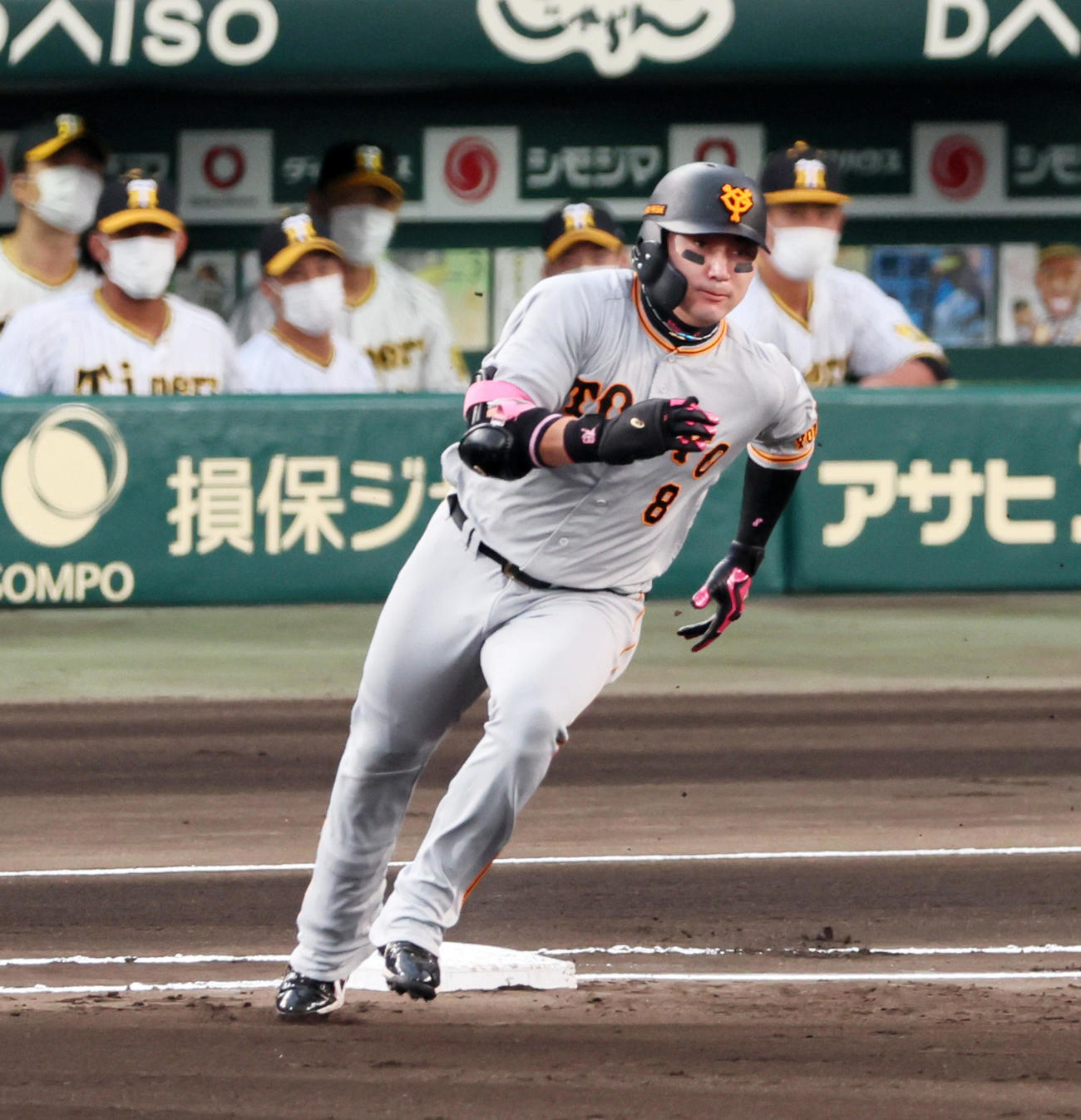 阪神対巨人　1回表巨人2死、丸は中へ二塁打を放つ（撮影・加藤哉）