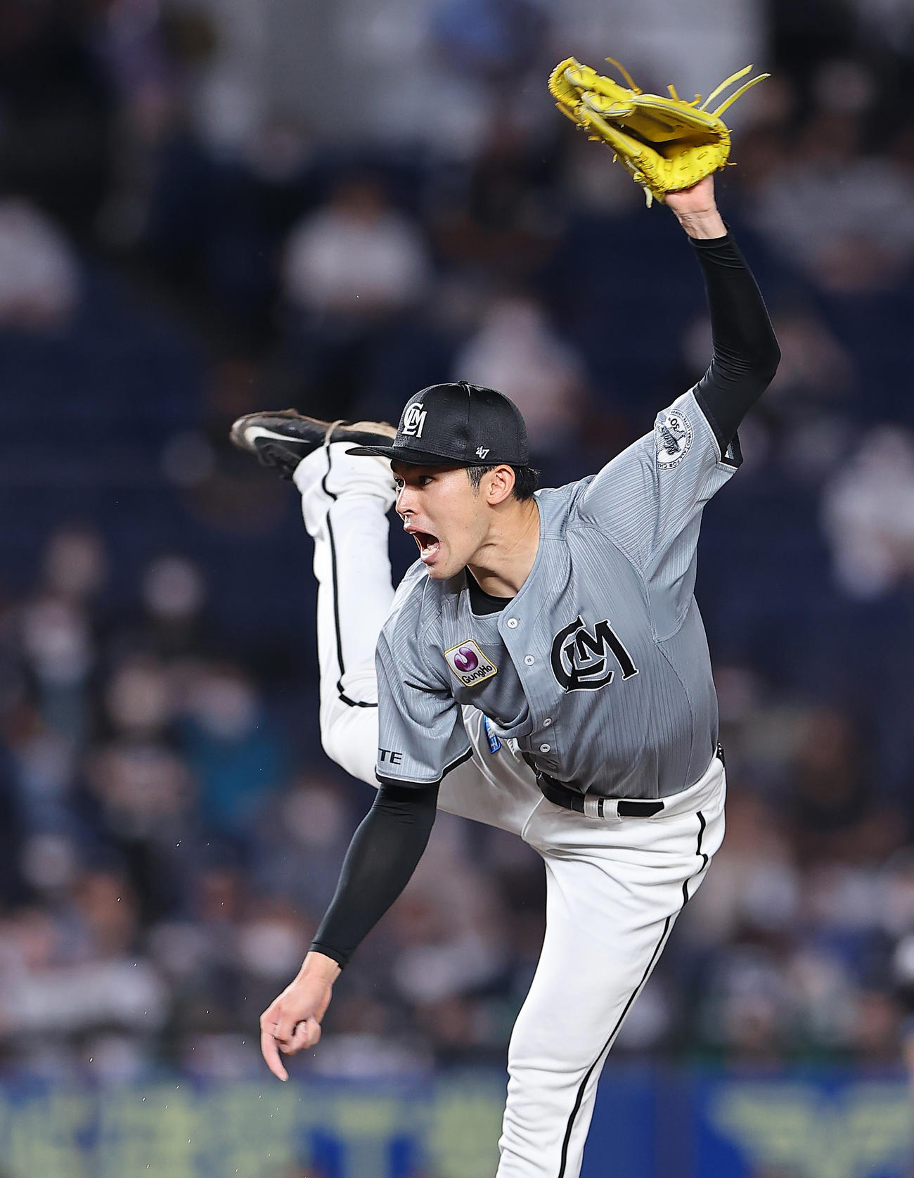 ロッテ対オリックス　9回、汗を飛ばし力投するロッテ先発の佐々木朗（撮影・垰建太）