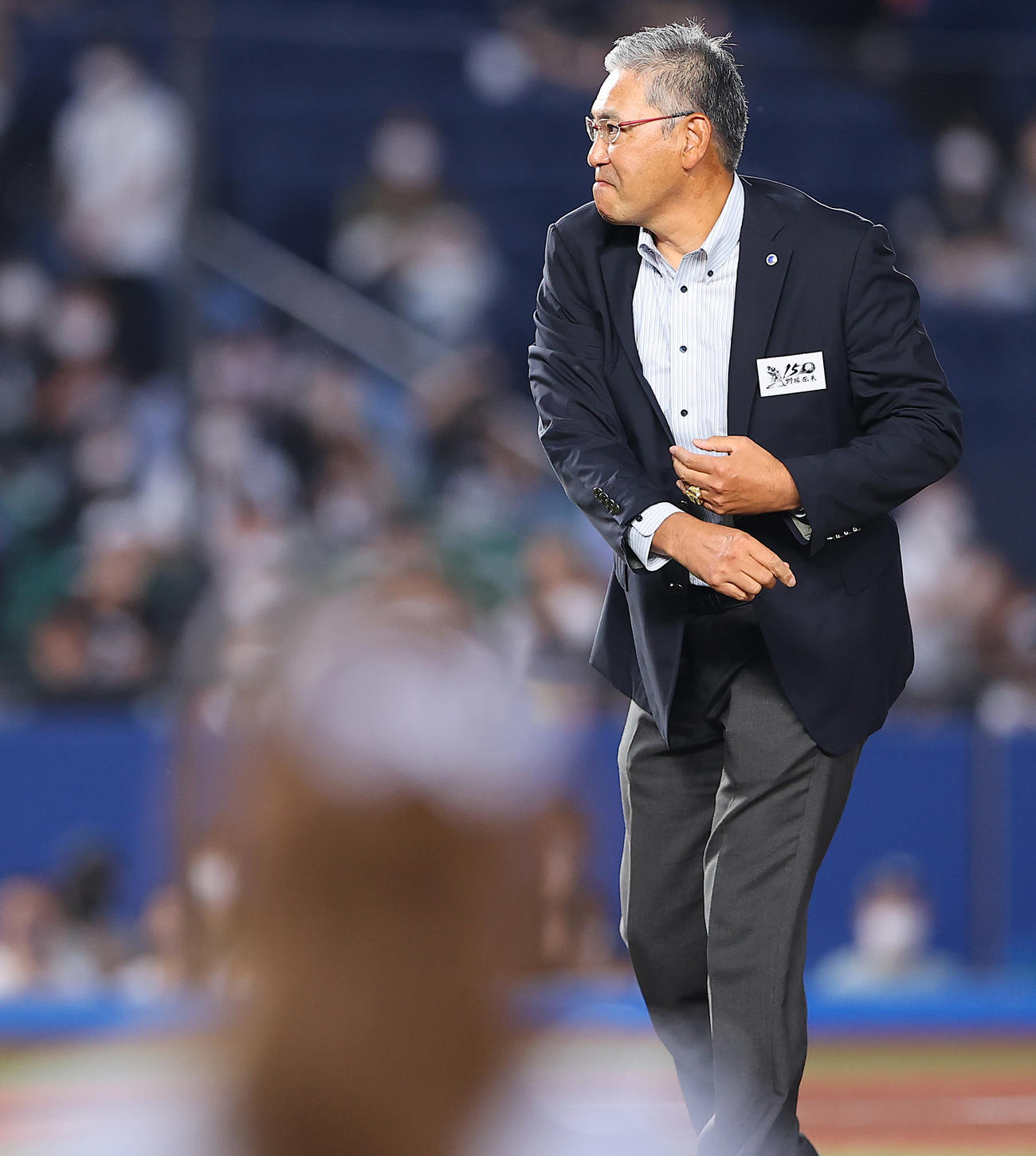 ロッテ対オリックス　始球式を務める小宮山氏（撮影・垰建太）