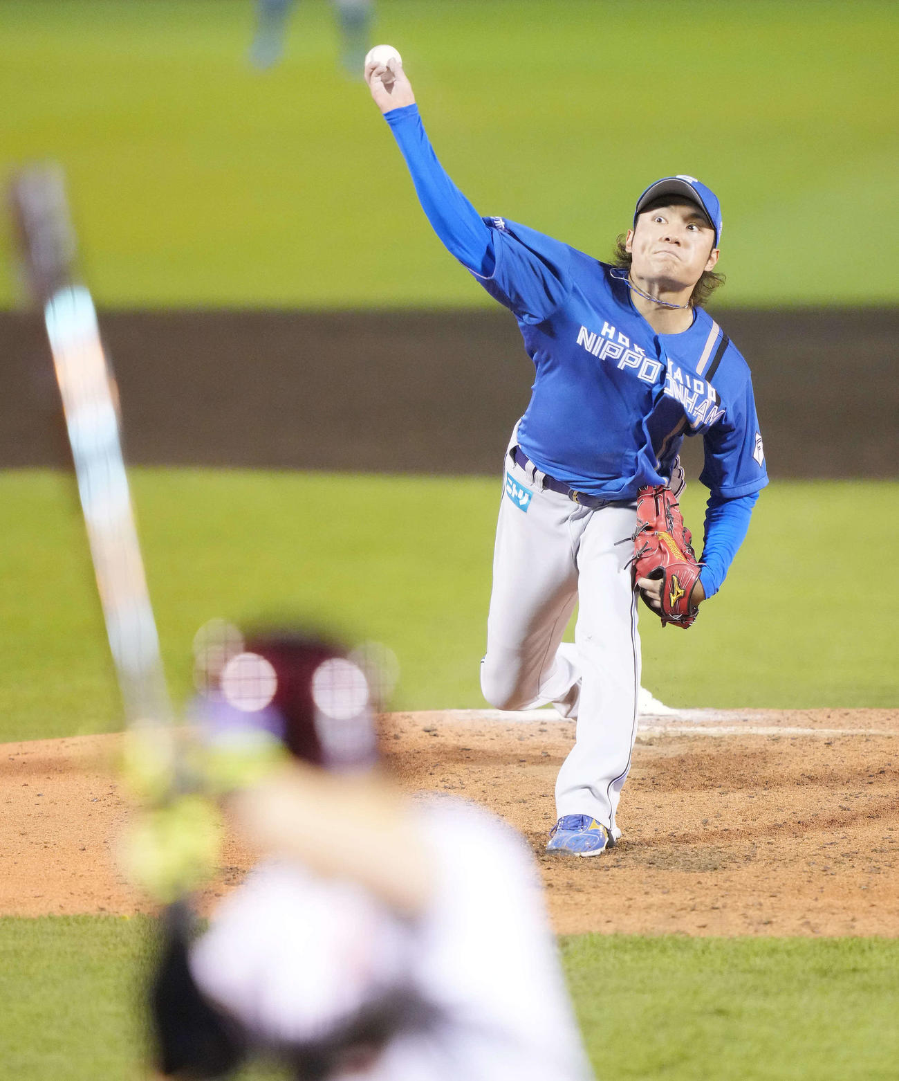 楽天対日本ハム　先発し力投する日本ハム伊藤（撮影・鈴木みどり）