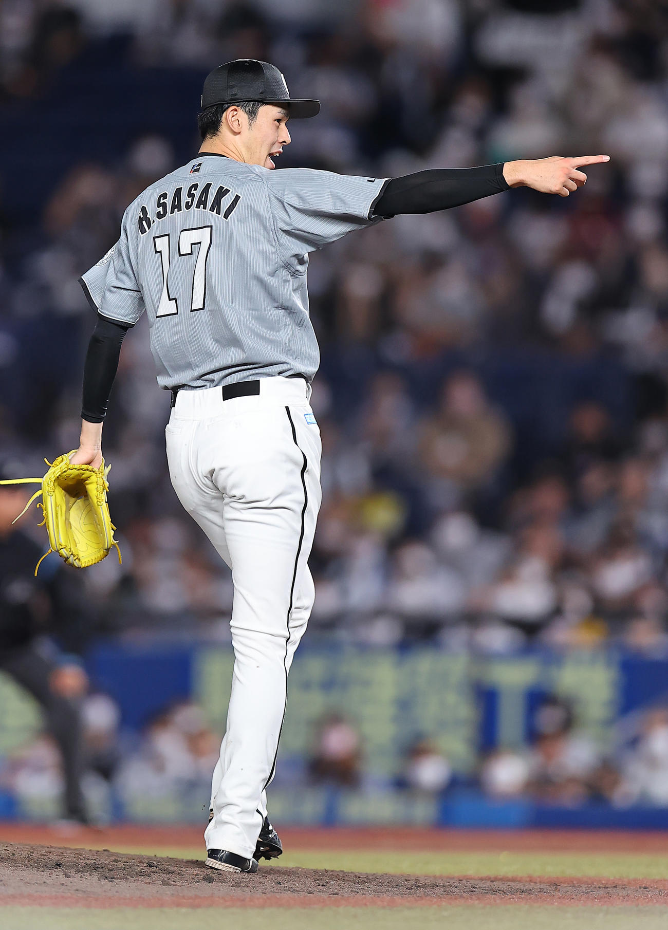 ロッテ対オリックス　3回表オリックス無死、伏見を三振に仕留める佐々木朗（撮影・垰建太）