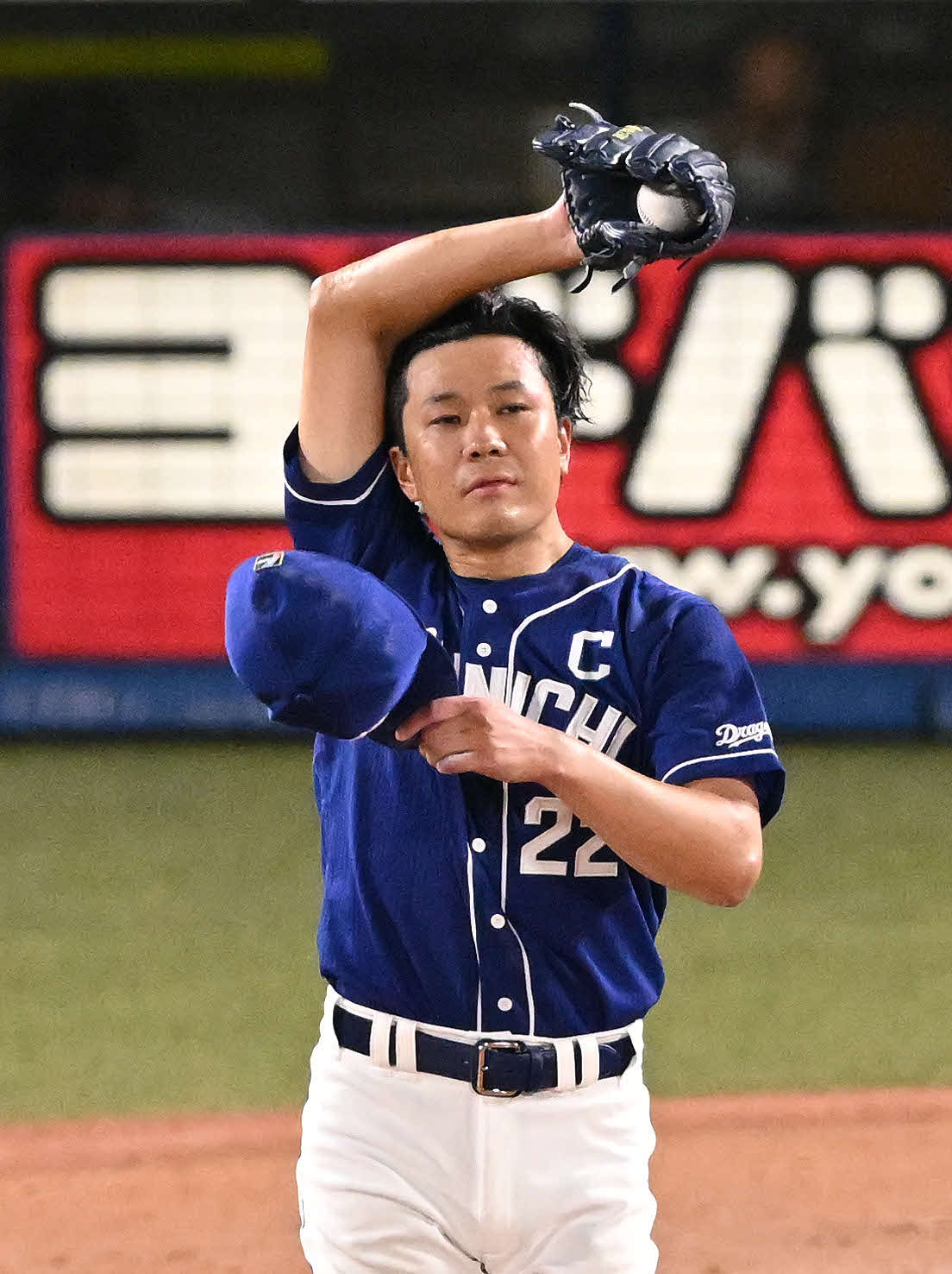 ヤクルト対中日　4回裏ヤクルト無死一塁、長岡に四球を許した大野雄（撮影・滝沢徹郎）　