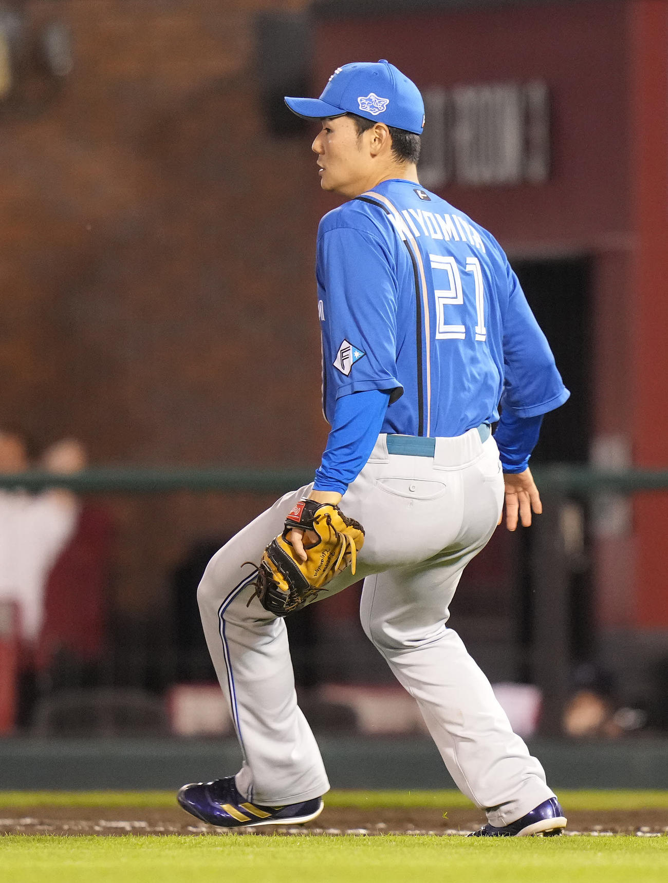 楽天対日本ハム　6回裏楽天無死一、二塁、炭谷の一ゴロを二塁へ送球した一塁手清宮（撮影・鈴木みどり）