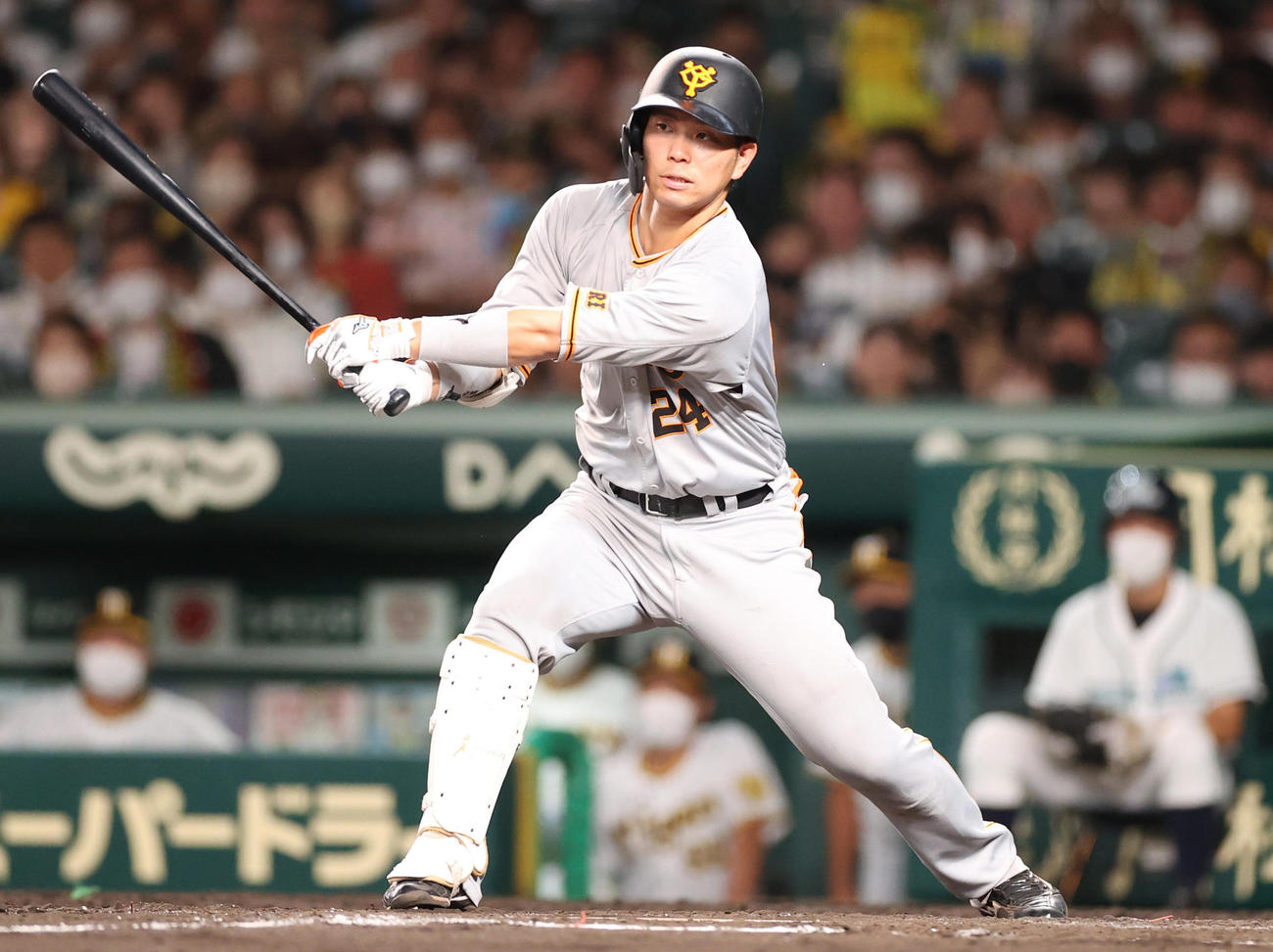 阪神対巨人　5回表巨人無死三塁、適時打を放つ大城（撮影・狩俣裕三）