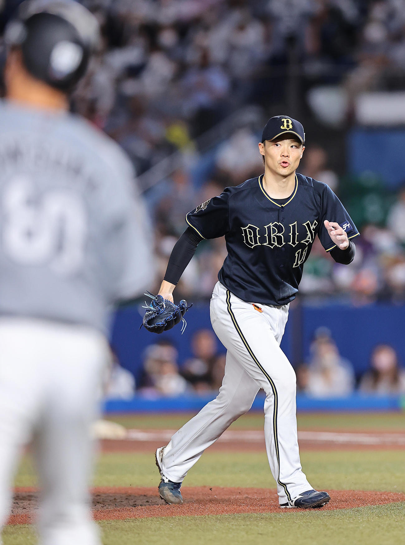 ロッテ対オリックス　3回裏ロッテの攻撃を無失点に抑え小走りで引き揚げるオリックス先発の山崎福（撮影・垰建太）