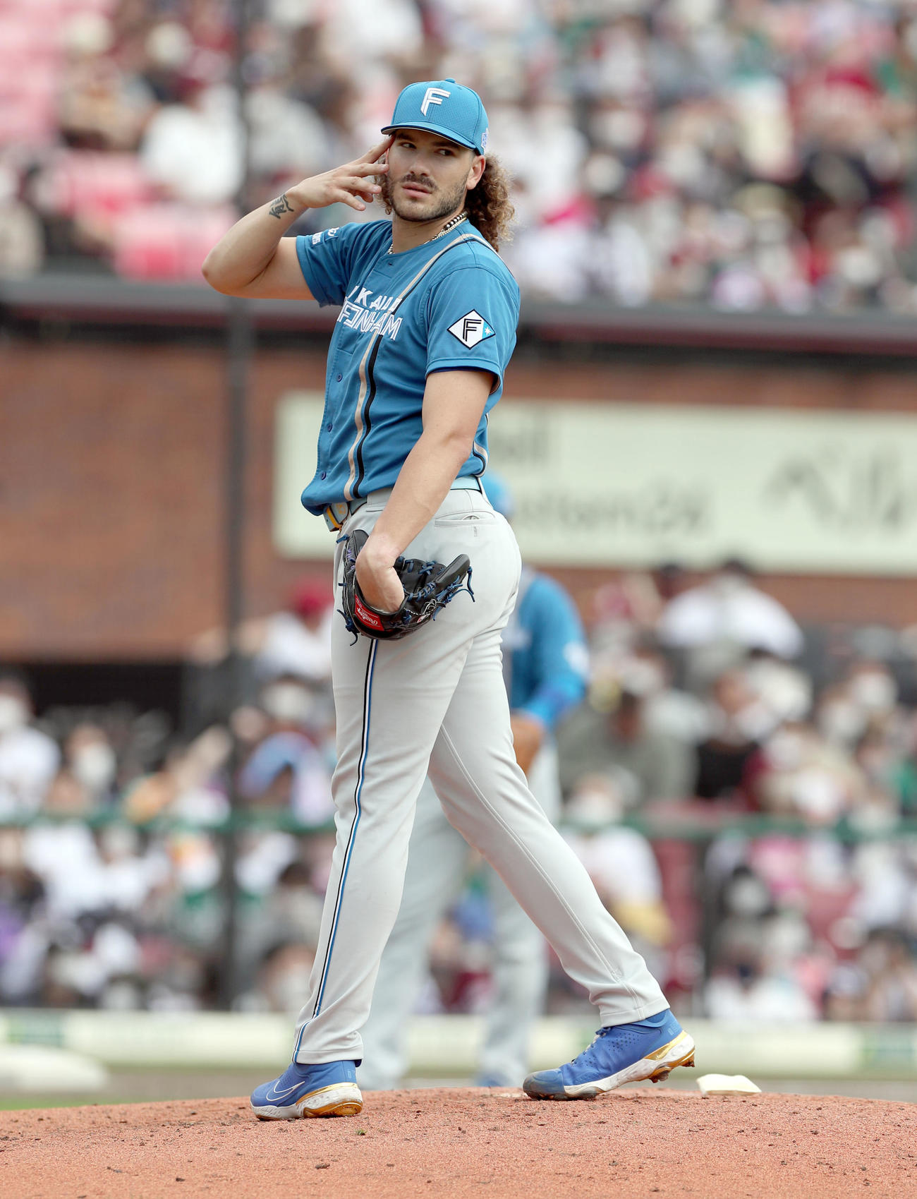 楽天対日本ハム　3回裏楽天無死、炭谷に二塁打を打たれるポンセ（撮影・佐藤翔太）