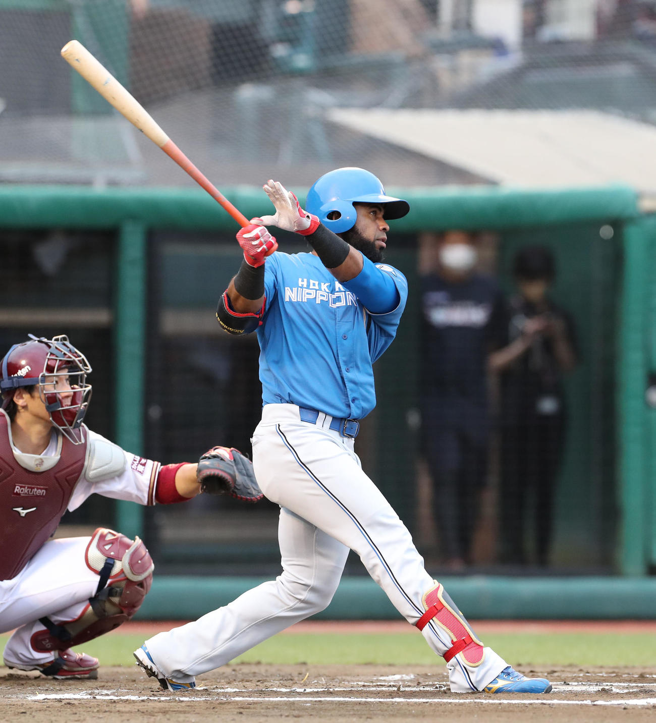 楽天対日本ハム　6回表日本ハム無死一塁、アルカンタラは右越え2点本塁打を放つ（撮影・佐藤翔太）