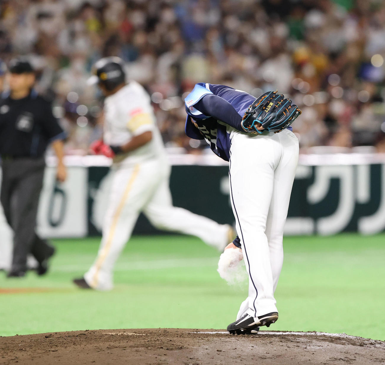 ソフトバンク対西武　3回裏ソフトバンク2死一塁、デスパイネに勝ち越し2点本塁打を浴びた与座海人（撮影・梅根麻紀）