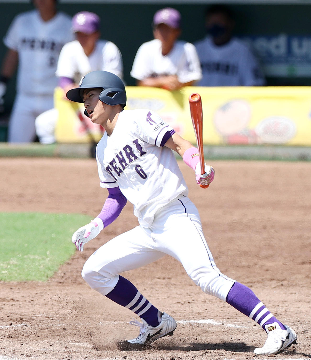 8回裏天理大2死、友杉は三塁への当たりが失策を誘い出塁（撮影・上山淳一）