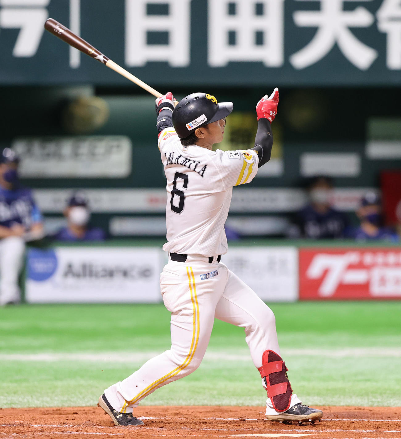 ソフトバンク対西武　2回裏ソフトバンク無死、今宮は左越えに同点ソロ本塁打を放つ（撮影・梅根麻紀）