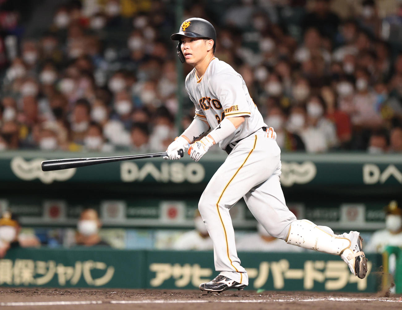 阪神対巨人　5回表巨人無死三塁、適時打を放つ大城（撮影・狩俣裕三）