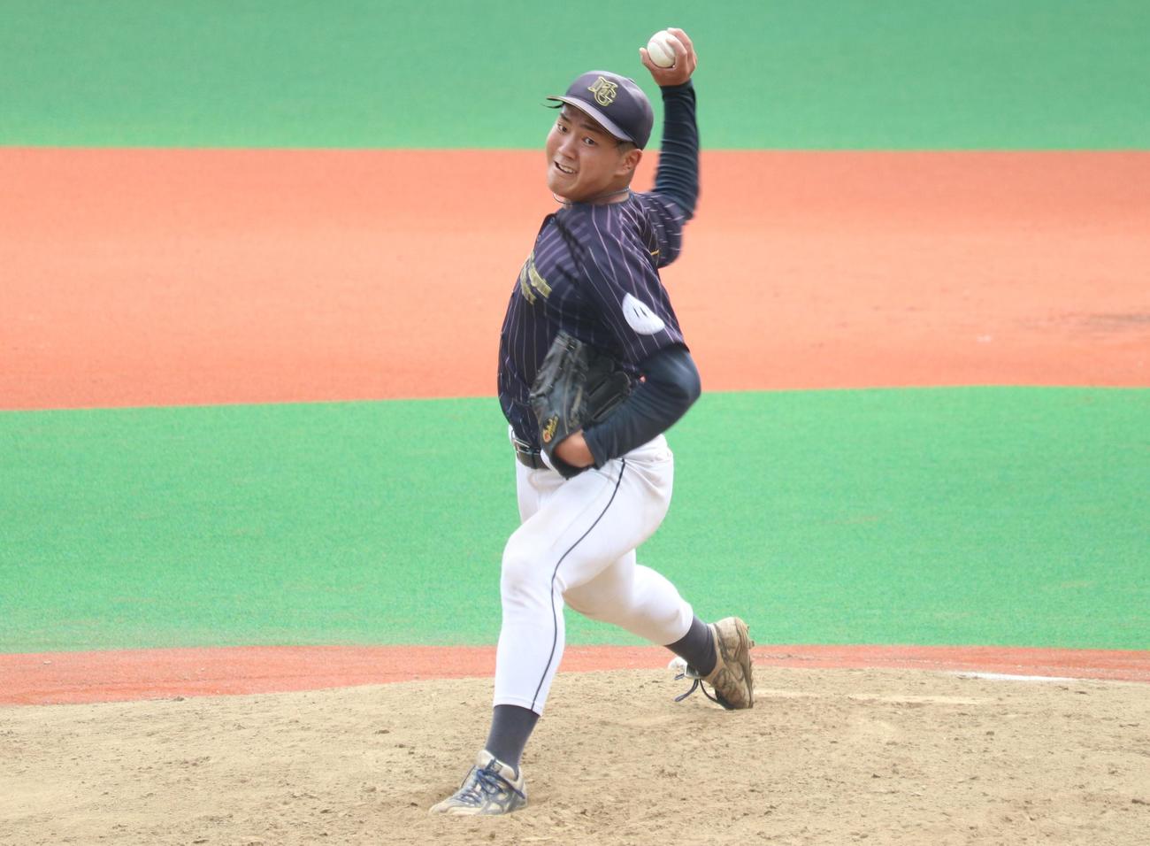 明学大対東海大　力投する明学大先発の佐藤（撮影・阿部泰斉）