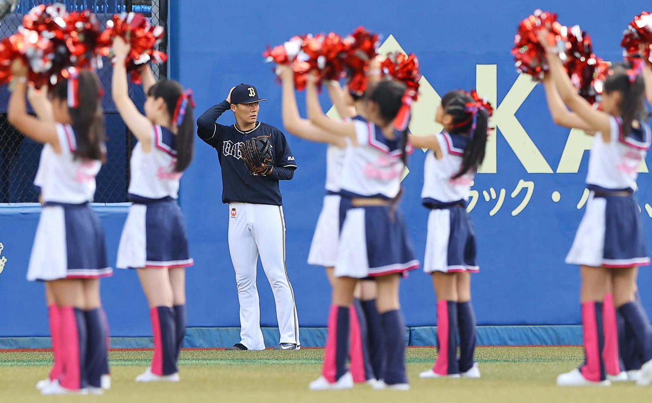 ロッテ対オリックス　試合前投球練習に臨むオリックス先発の山本（撮影・垰建太）