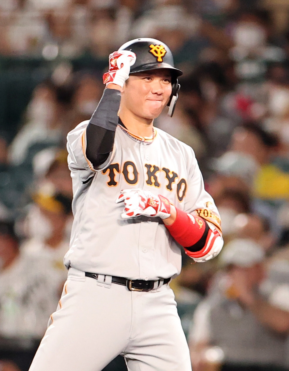 阪神対巨人　7回表巨人1死三塁、適時打を放ち、ガッツポーズを決める坂本（撮影・狩俣裕三）