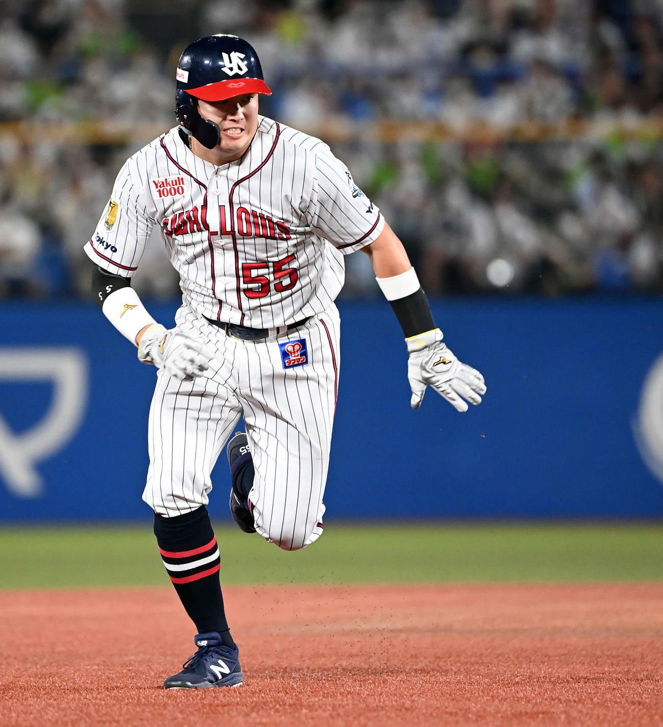 ヤクルト対中日　2回裏ヤクルト1死二塁、三盗を狙い激走する村上（撮影・たえ見朱実）