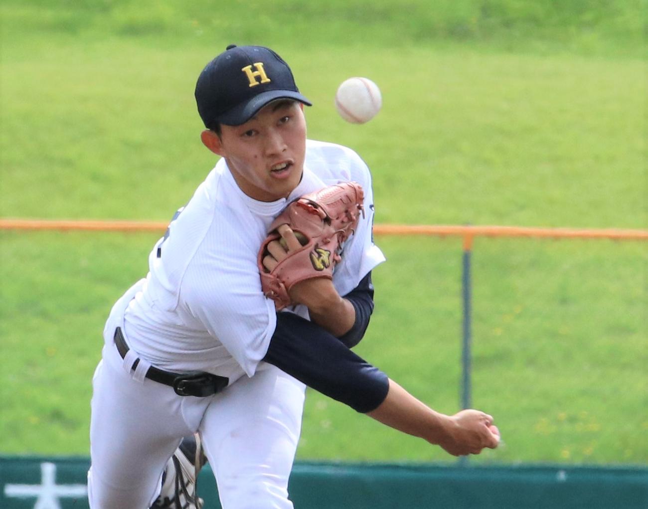札幌大対北海学園大　5回を投げ2安打無失点に抑えた北海学園大の坪田（撮影・石井翔太）