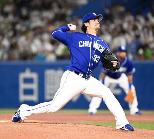 ヤクルト対中日　6回途中からマウンドに上がった中日祖父江（撮影・たえ見朱実）