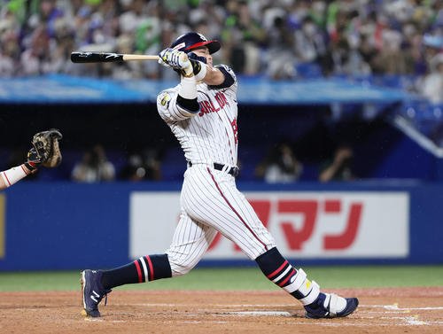 ヤクルト対中日　4回裏ヤクルト無死二塁、村上は空振り三振に倒れる（撮影・足立雅史）
