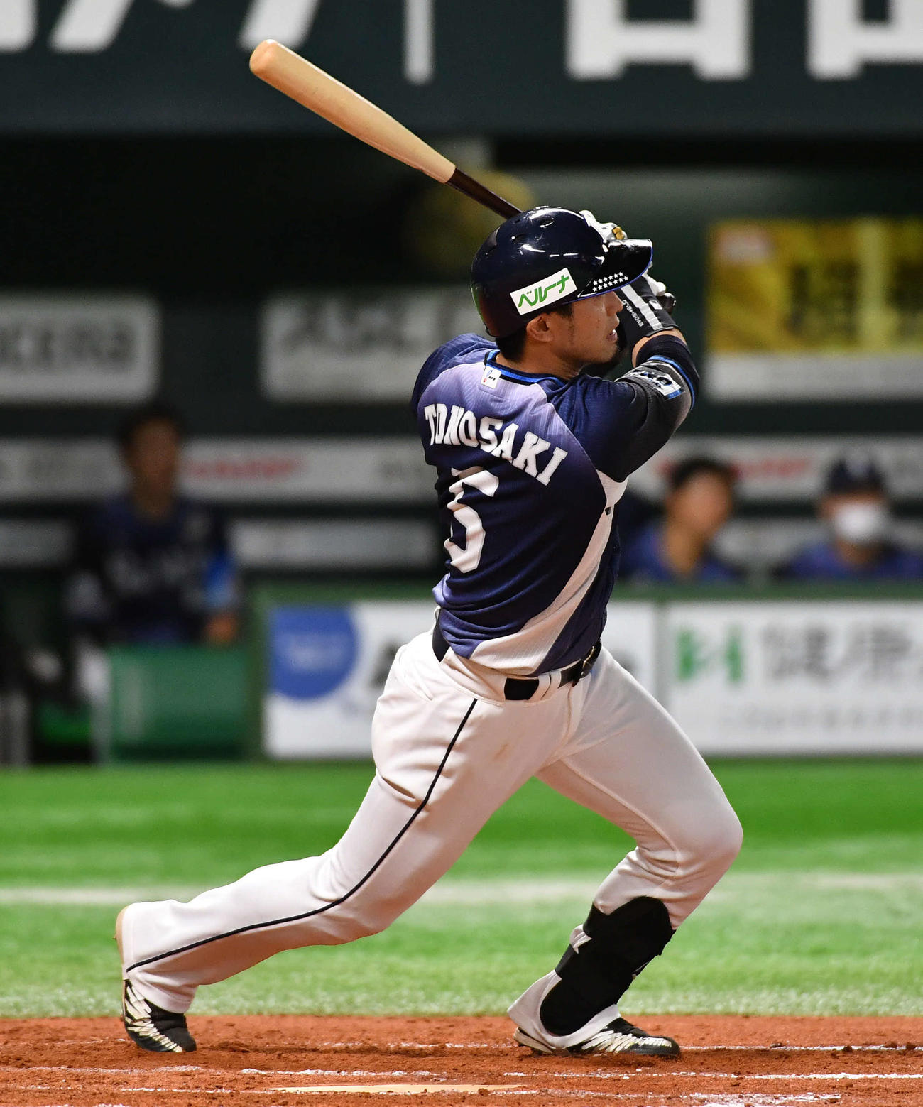 ソフトバンク対西武　7回表西武1死二塁、外崎は先制の左越え2点本塁打を放つ（撮影・岩下翔太）