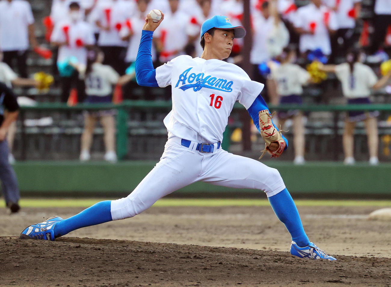 青学大対国学院大　力投する青学大・常広（撮影・野上伸悟）