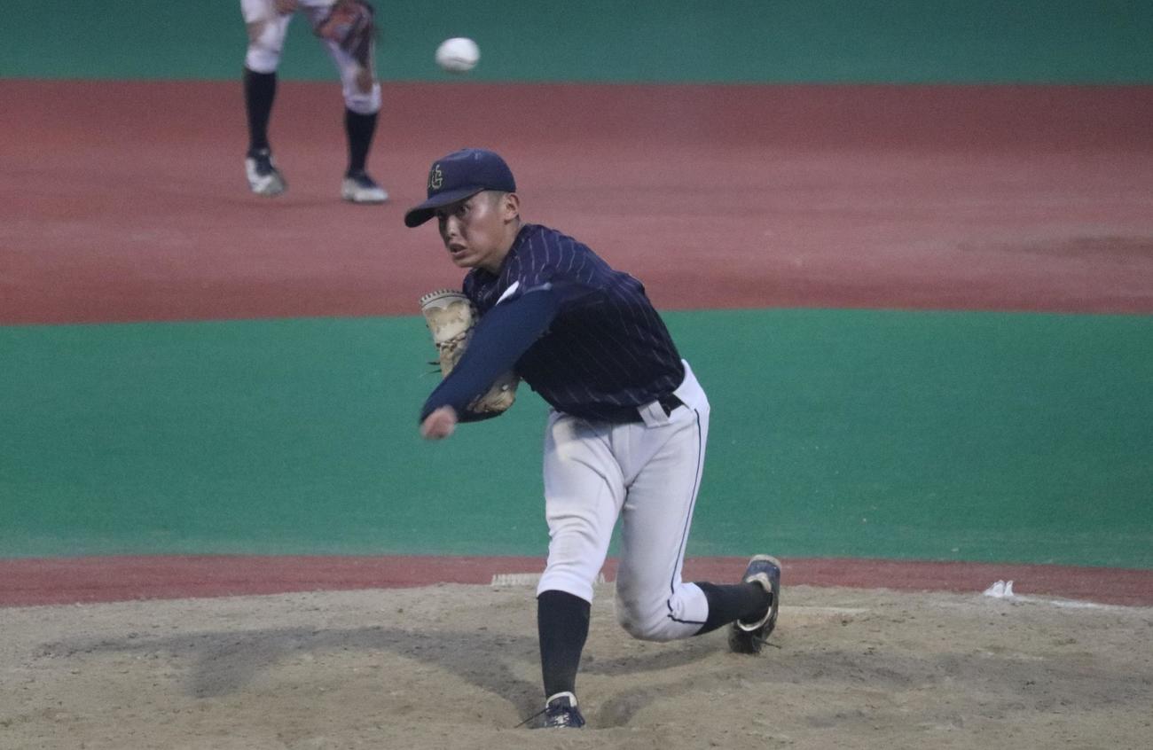 東海大大対明学大　先発し、力投する明学大・大川（撮影・阿部泰斉）