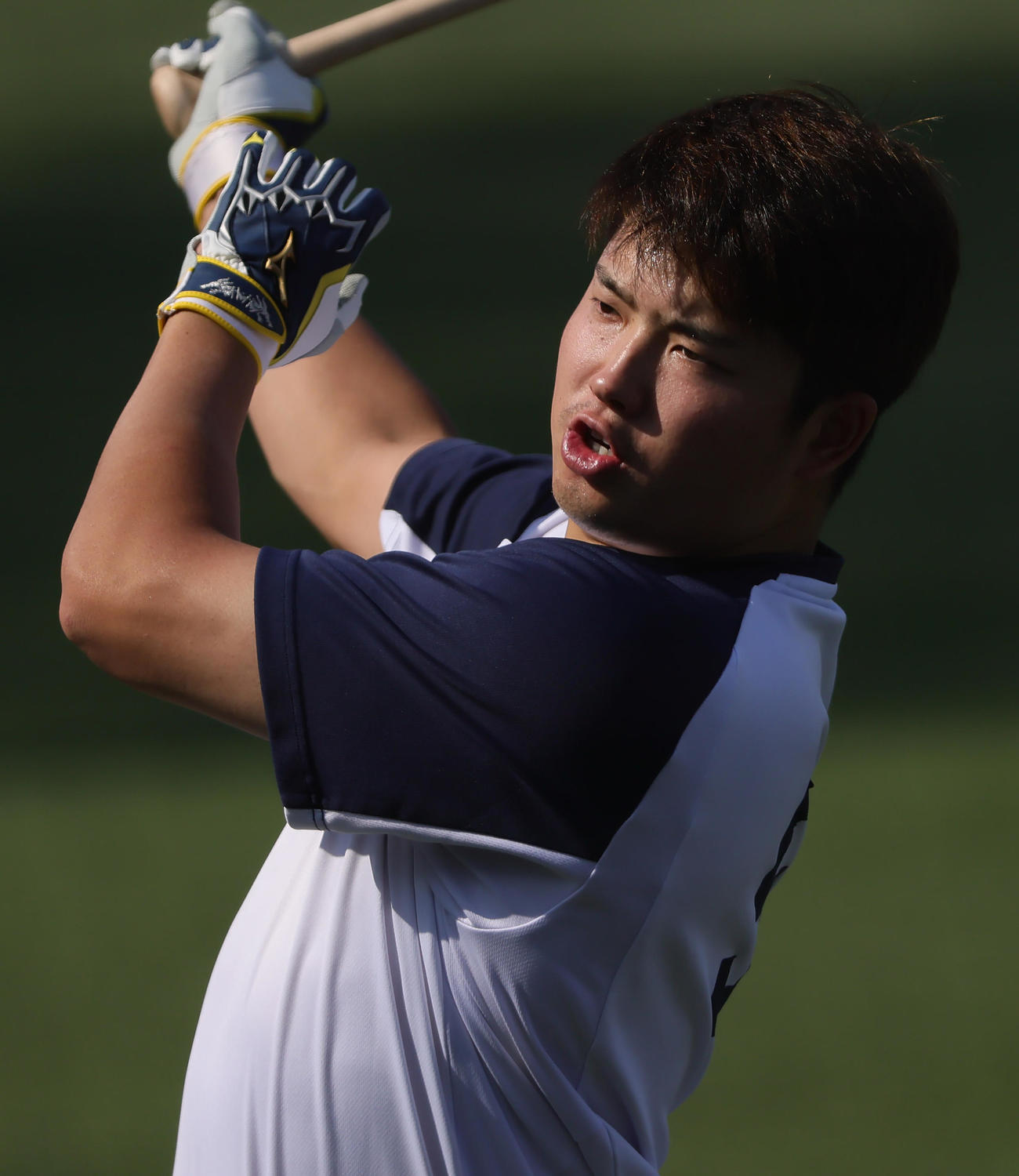 試合前、打撃練習するヤクルト村上（撮影・足立雅史）
