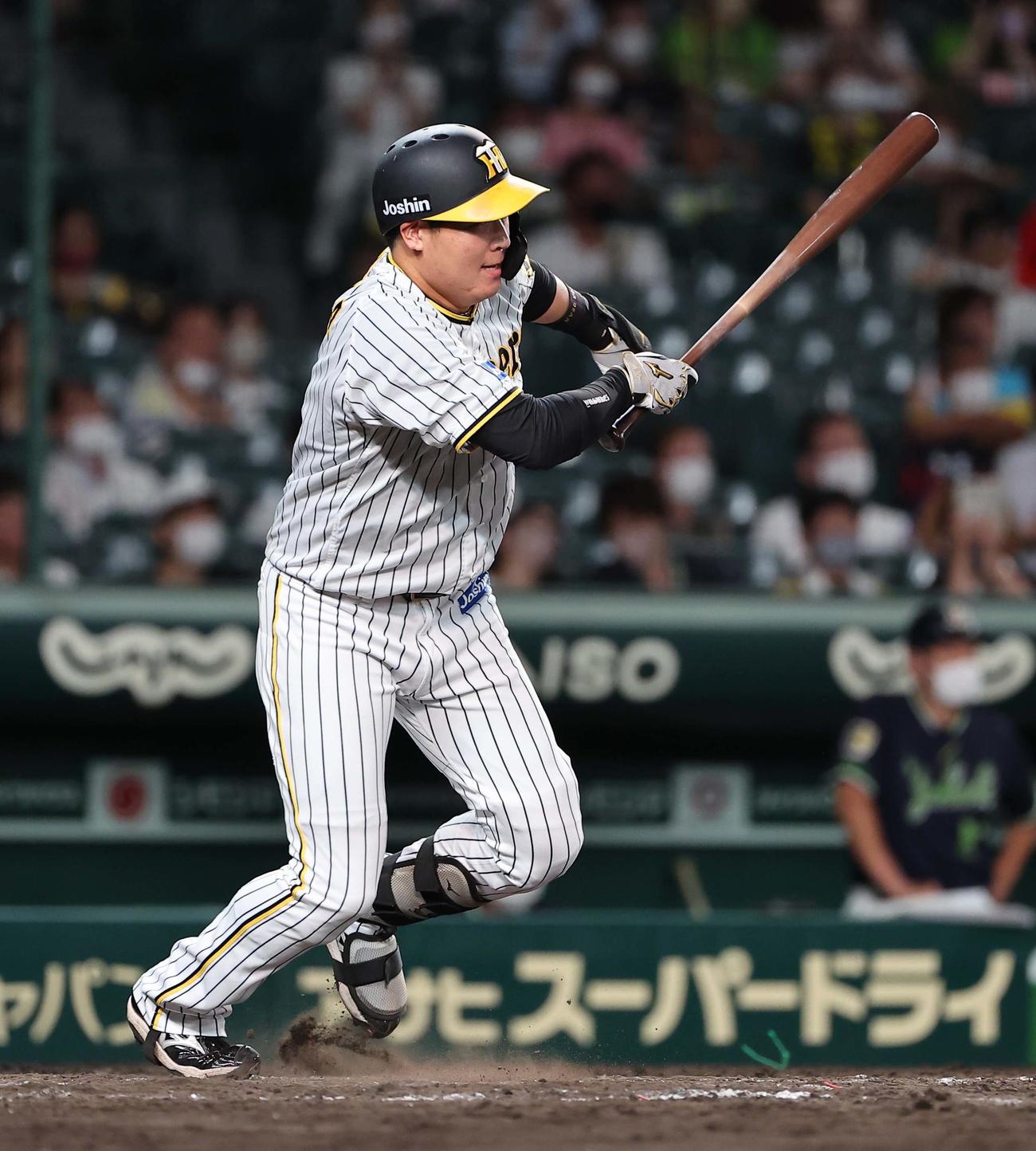 阪神対ヤクルト　9回裏阪神無死一塁、大山は遊撃併殺打に倒れる（撮影・上田博志）