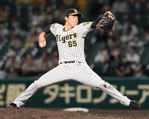 阪神対ヤクルト　8回に登板する阪神湯浅（撮影・上山淳一）