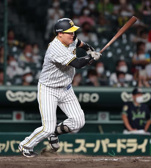 阪神対ヤクルト　9回裏阪神無死一塁、大山は遊撃併殺打に倒れる（撮影・上田博志）