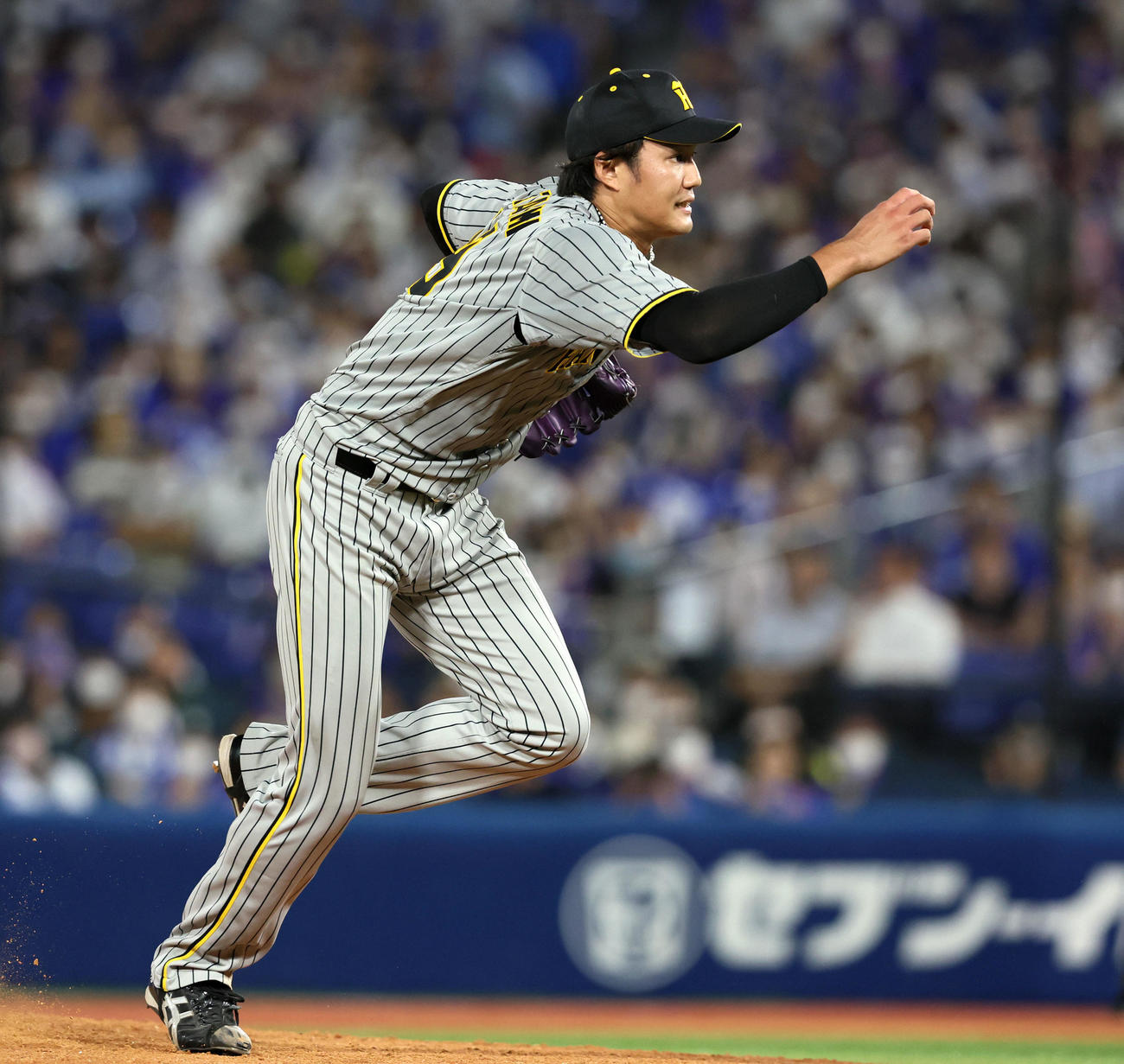 DeNA対阪神　5回裏DeNA1死二、三塁、藤浪は打者代打オースティンのとき1個目の暴投で失点する（撮影・加藤哉）