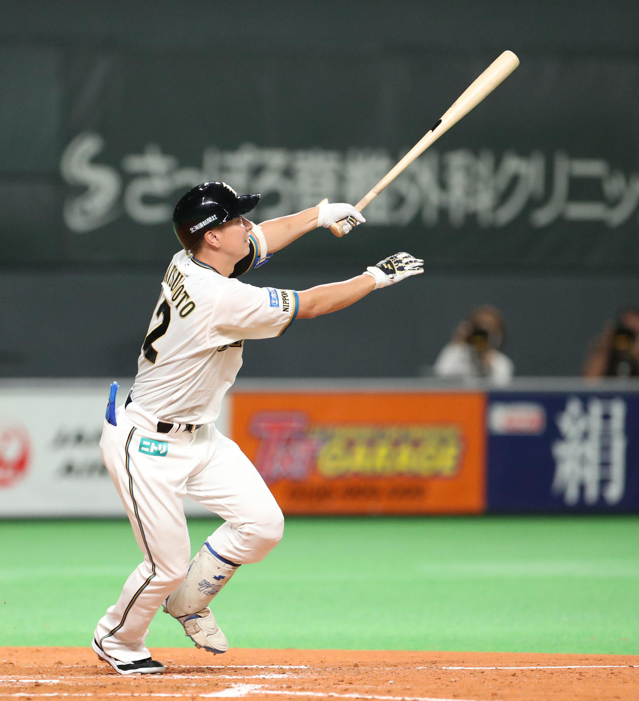 日本ハム対オリックス　5回裏日本ハム2死二塁、適時二塁打を放つ松本剛（撮影・佐藤翔太）