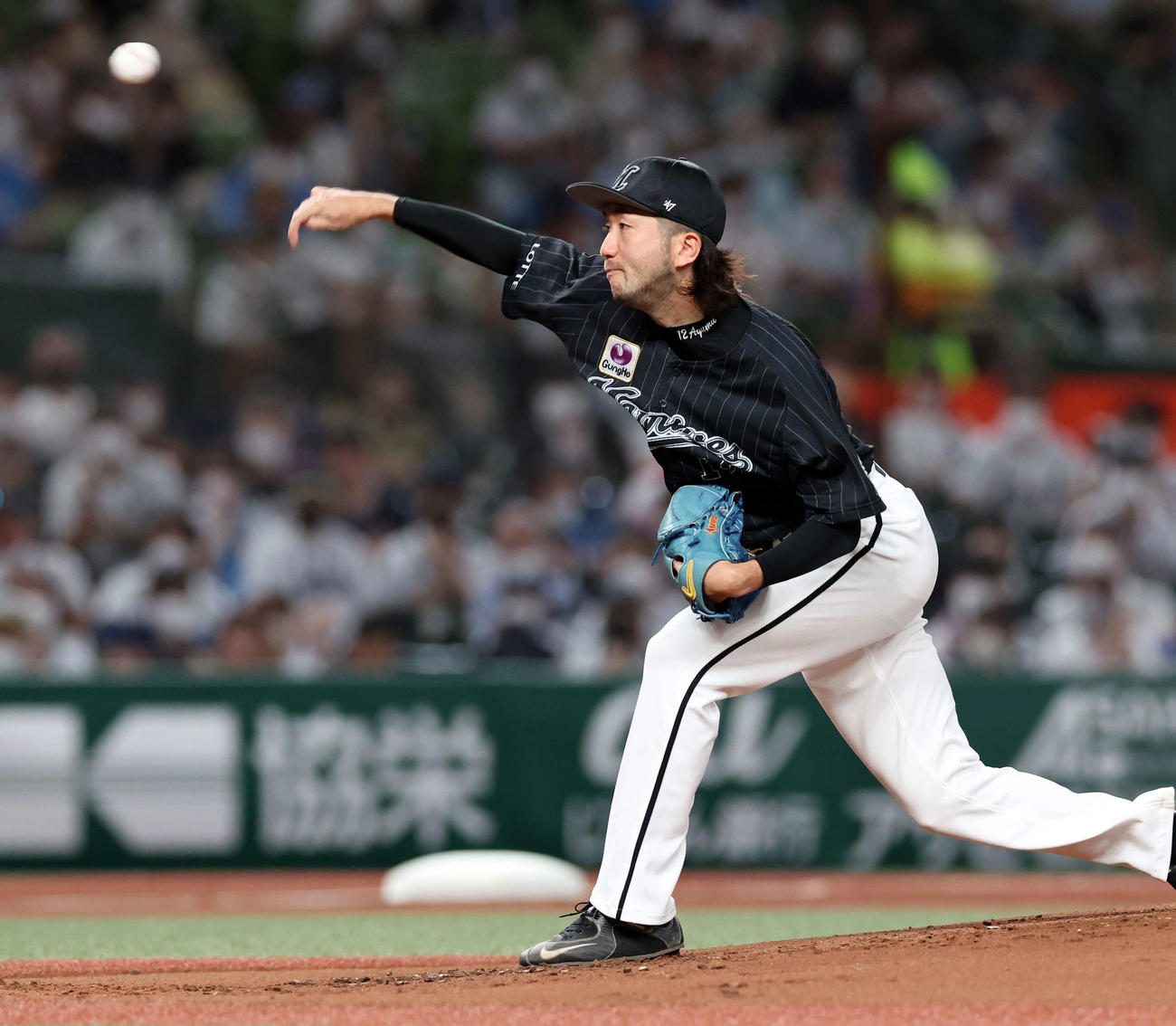西武対ロッテ　力投するロッテ先発の石川（撮影・浅見桂子）