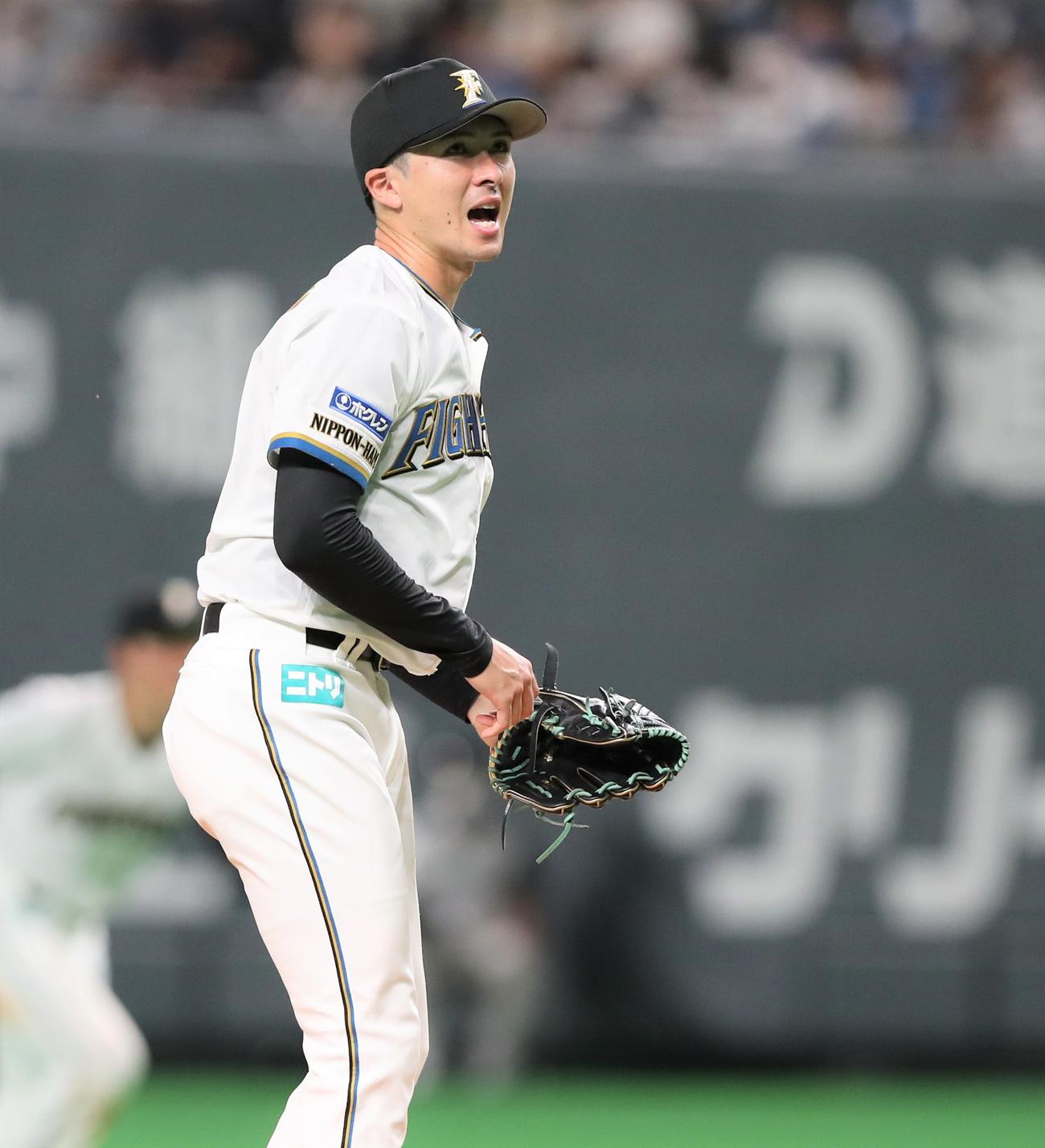 日本ハム対オリックス　7回表オリックス2死、若月を三振にとり叫ぶ上沢（撮影・黒川智章）