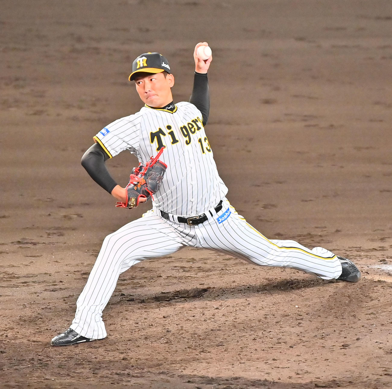 阪神対ヤクルト　7回に登板する阪神岩崎（撮影・和賀正仁）