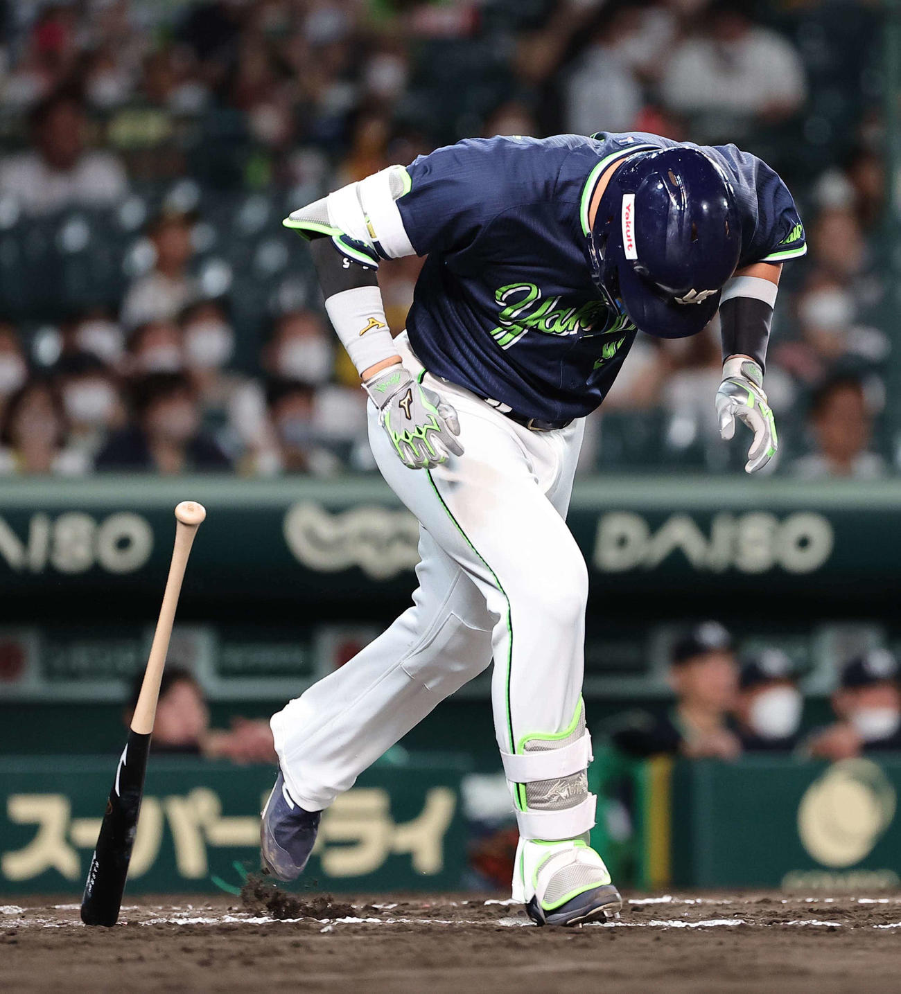 阪神対ヤクルト　7回表ヤクルト2死満塁、村上は二ゴロに倒れる（撮影・上田博志）