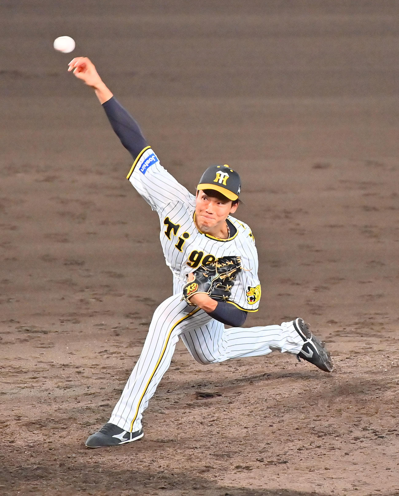 阪阪神対ヤクルト　8回に登板する阪神湯浅（撮影・和賀正仁）