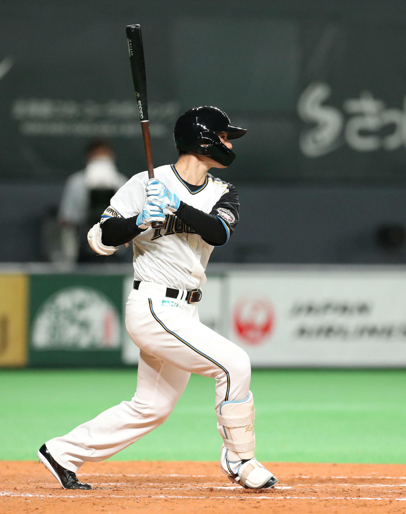 日本ハム対オリックス　5回裏日本ハム2死満塁、適時三塁打を放つ清宮（撮影・佐藤翔太）