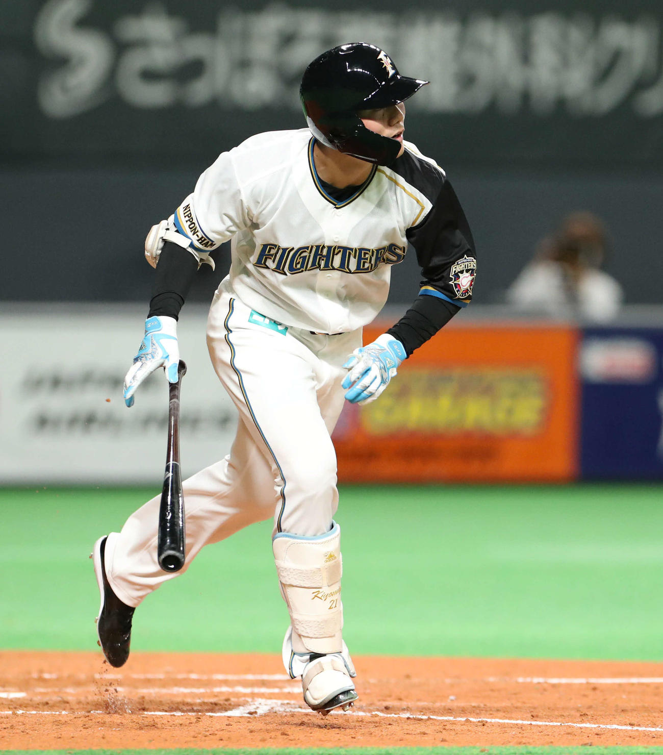 日本ハム対オリックス　5回裏日本ハム2死満塁、適時三塁打を放つ清宮（撮影・佐藤翔太）