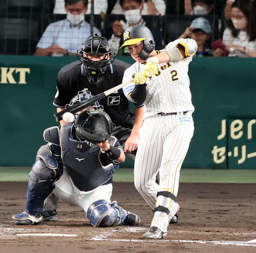 阪神対ヤクルト 4回裏阪神無死満塁、梅野は左前2点適時打を放つ(撮影・加藤哉)