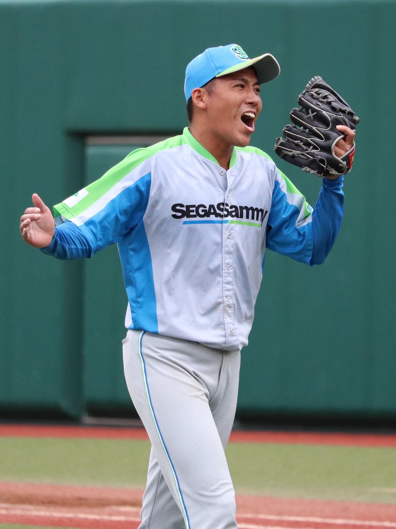 ホンダ対セガサミー　勝利し、声を上げるセガサミー・石垣（撮影・保坂恭子）