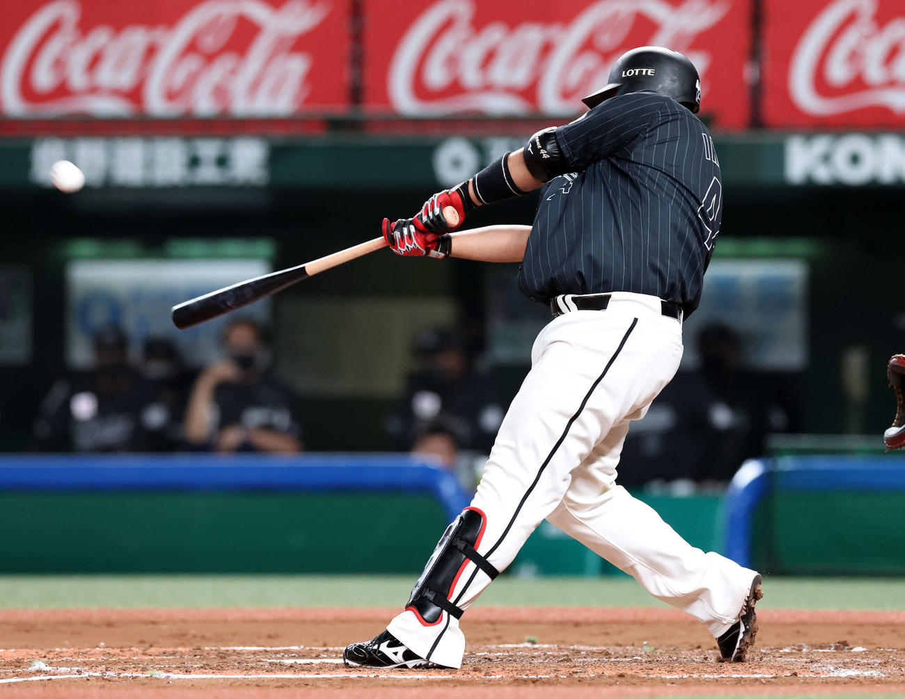 西武対ロッテ　3回表ロッテ2死、井上はソロ本塁打を放つ（撮影・浅見桂子）
